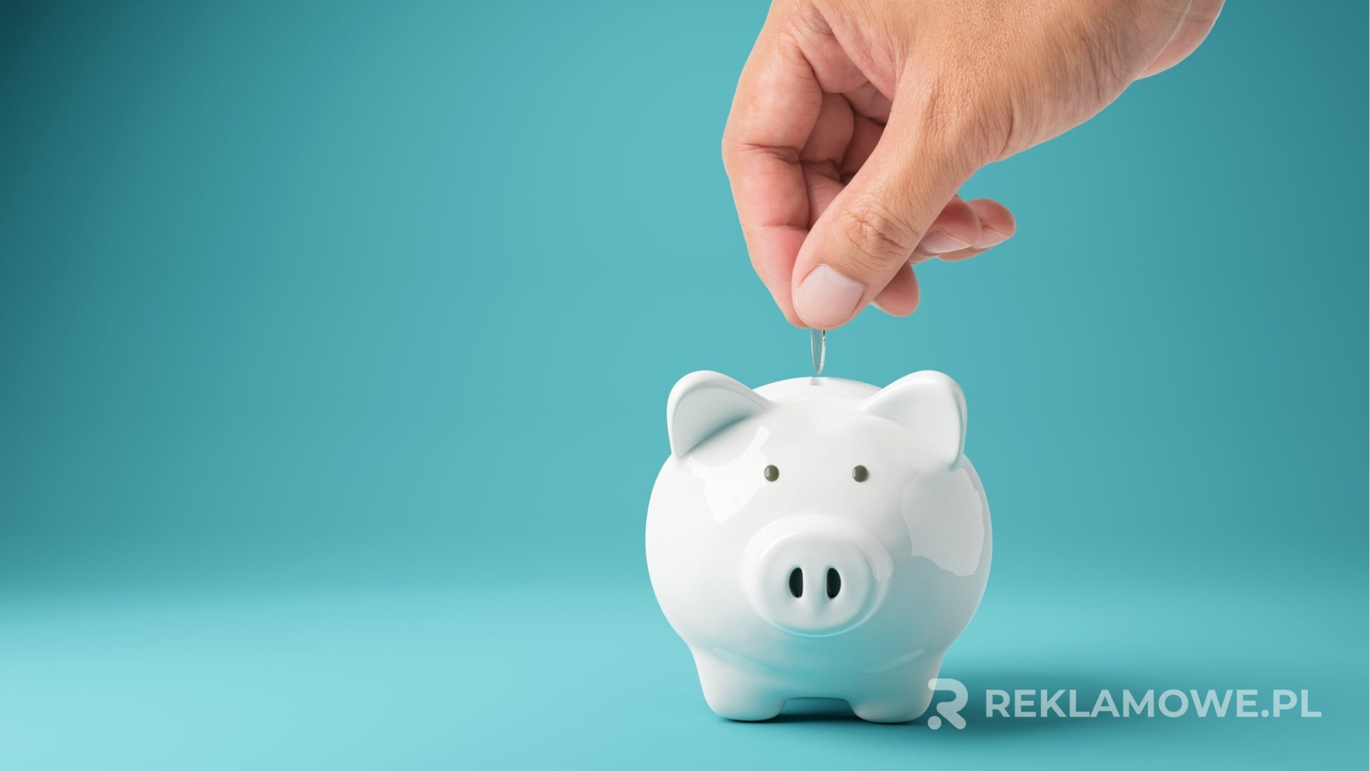 Jak efektywnie rozdawać skarbonki reklamowe na eventach? Rozdawanie skarbonek reklamowych na wydarzeniach