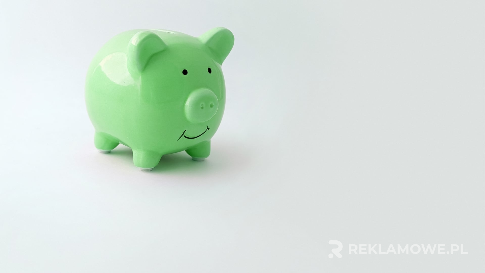 Różnorodne skarbonki reklamowe stosowane w branżach